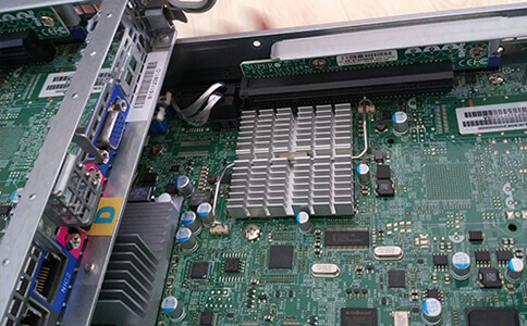 為什么服務器總是開著？電腦可以當服務器嗎？